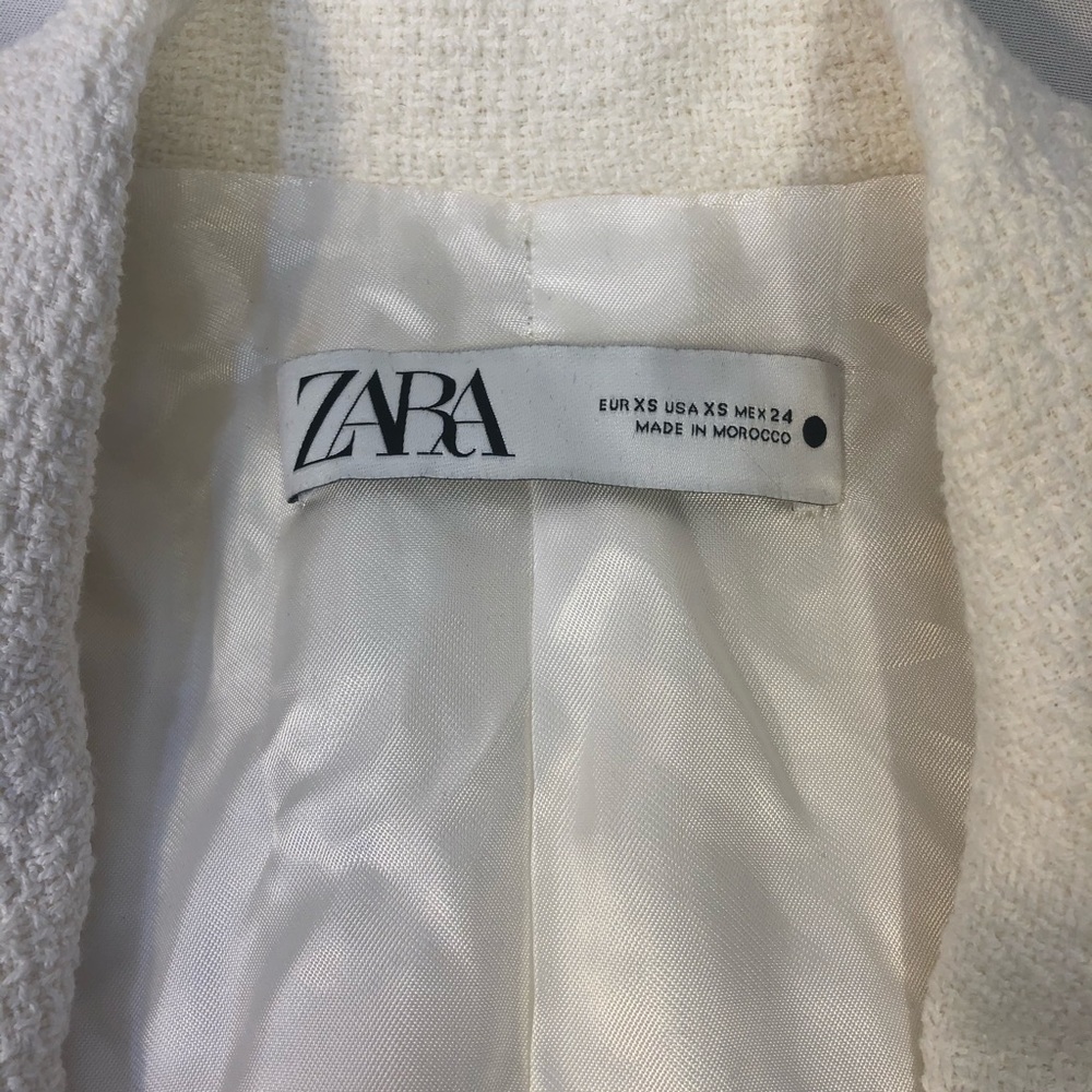 XS Zara white blazer.